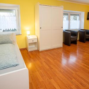 Zimmer mit zwei Einzelbetten